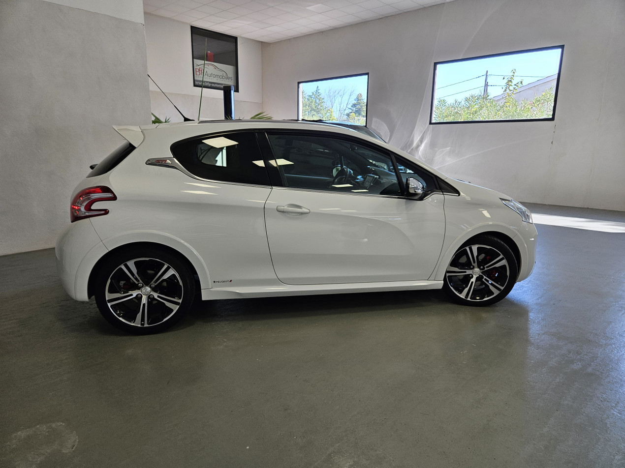 Peugeot 208 GTi 200cv