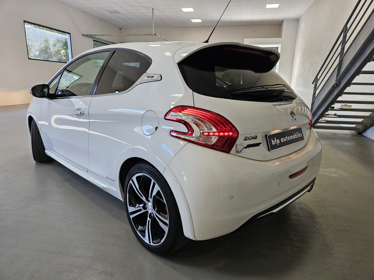 Peugeot 208 GTi 200cv