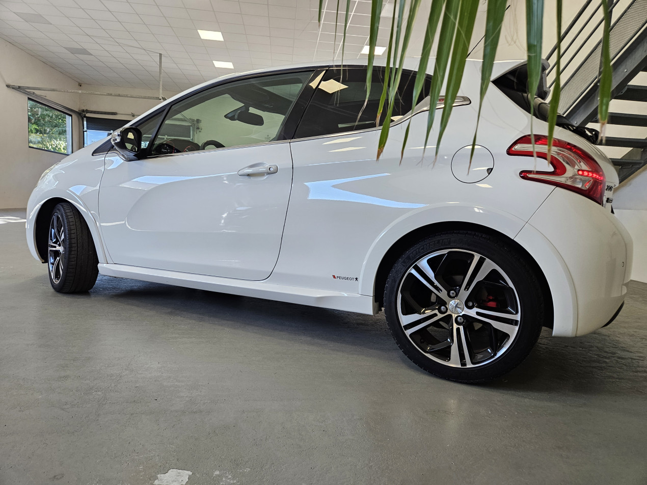 Peugeot 208 GTi 200cv