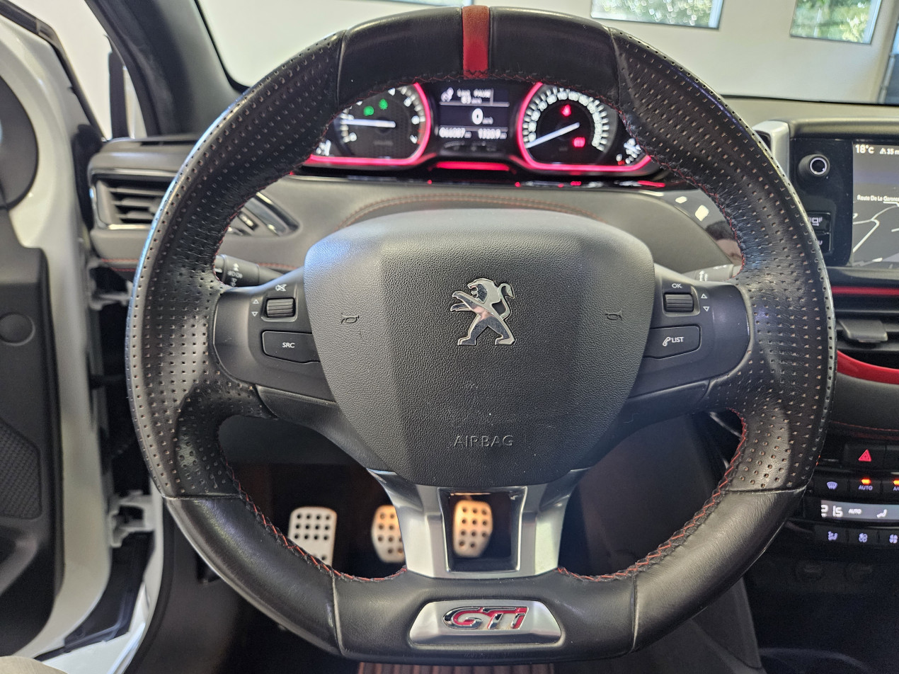 Peugeot 208 GTi 200cv